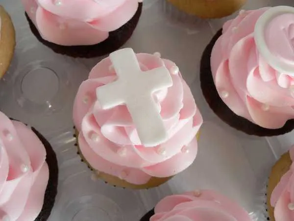 Cupcakes decorados para bautizo de niña - Imagui