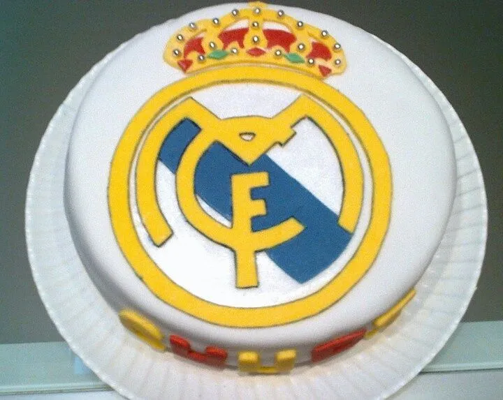 Tarta escudo real madrid #fondant | Mis tartas | Pinterest | Real ...