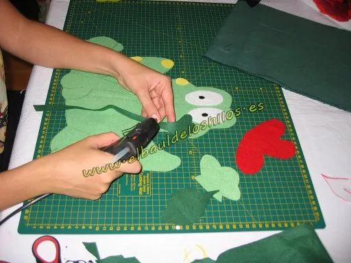 Ideas DIY: Cómo hacer una mochila de tela y fieltro decorada con ...