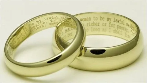 Ideas de frases para decorar tus anillos de boda | Sobre Casamientos