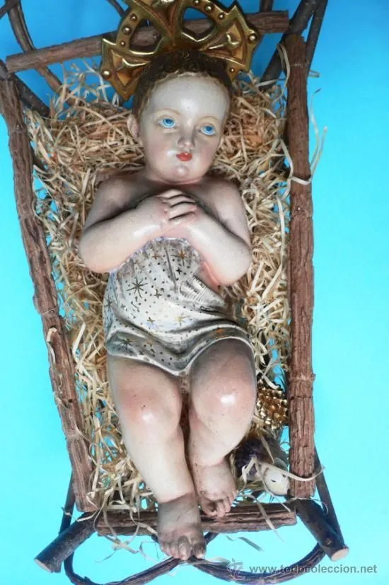 Imagen antigua de Niño Jesus en su cuna. Policromado. 25 cms ...