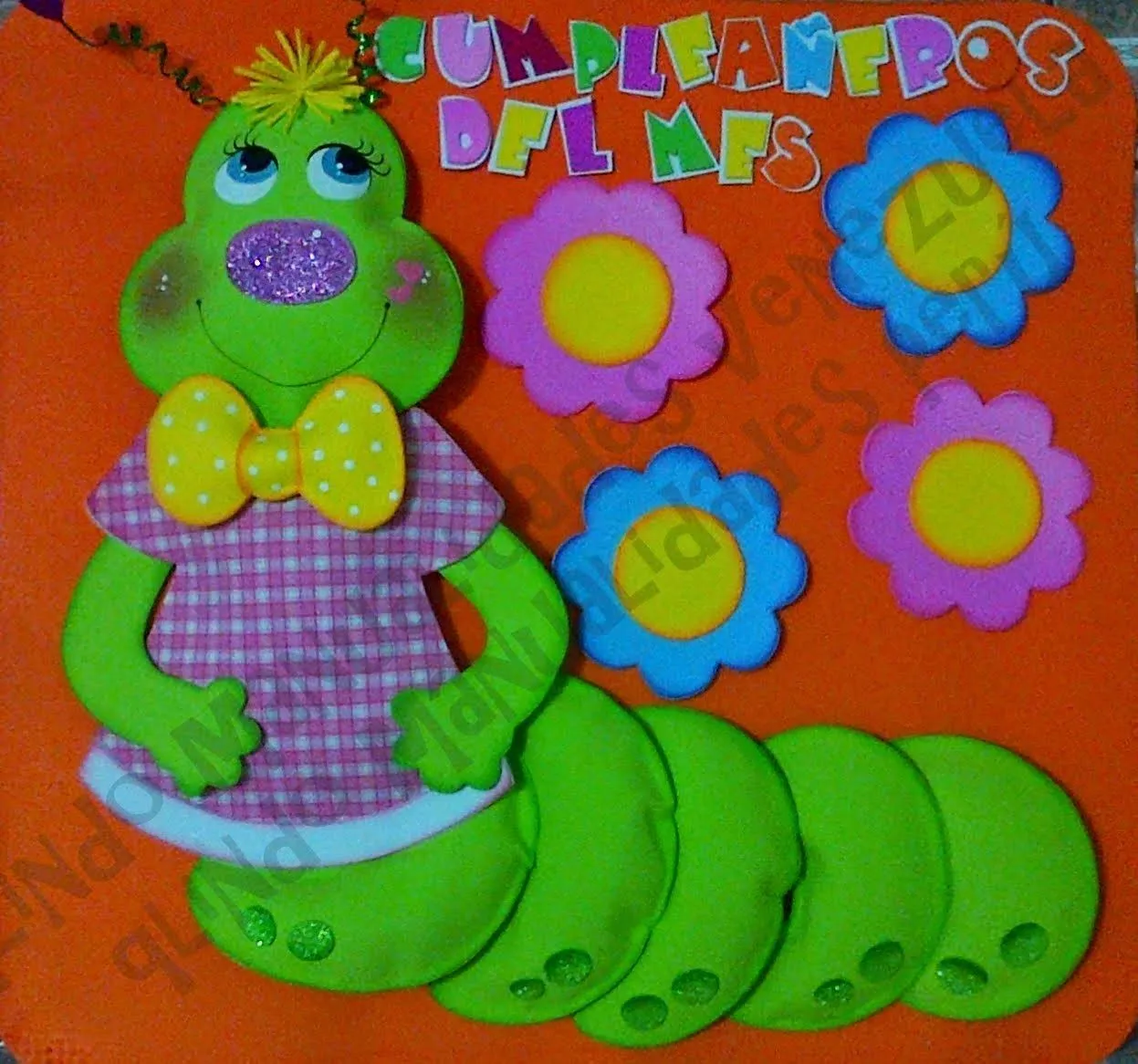 imagen de gusanos de foami - Buscar con Google | Manualidades, Decoración  aula de preescolar, Ambientes de aprendizaje
