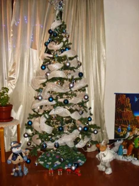 Imagenes de arboles de navidad decorados con mallas - Imagui