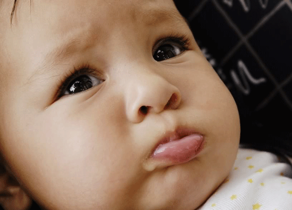 La importancia de los gestos faciales III - Bebé feliz