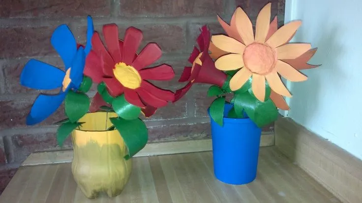 Flores hechas con botellas de plástico - Imagui