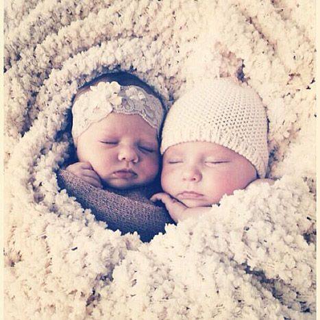 Te aseguro que estas imágenes de gemelos recién nacidos te robarán ...
