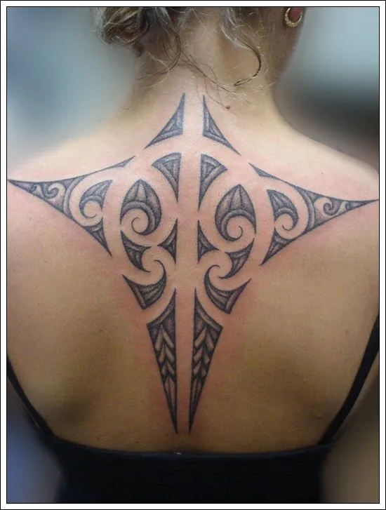 33 tatuajes tribales para mujeres