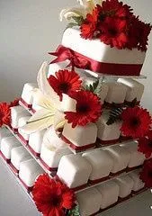 Torta de boda con flores naturales o de azúcar?