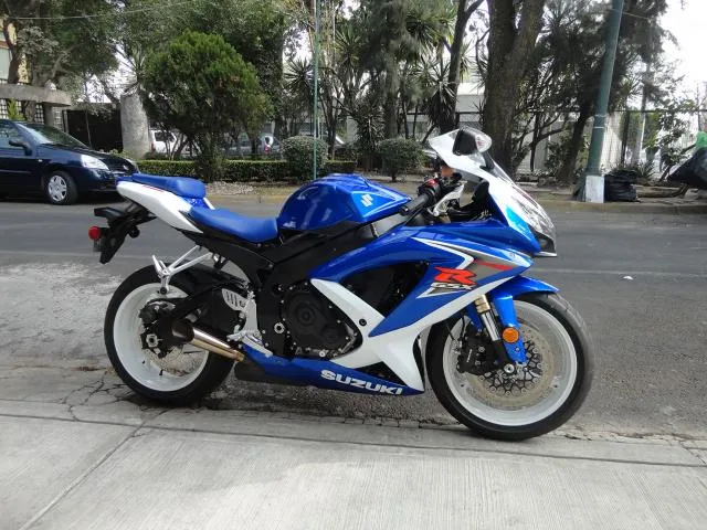 Imágenes de Vendo suzuki GSXR-600 NACIONAL 08 en Coyoacán Imágenes de Vendo suzuki GSXR-600 NACIONAL 08 en Coyoacán
