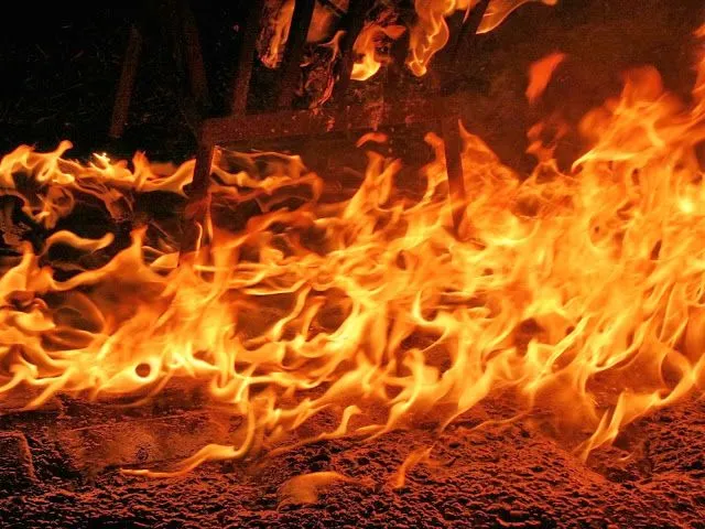 Incendio - Flamas de juego - Fondos de Pantalla HD - Wallpapers HD