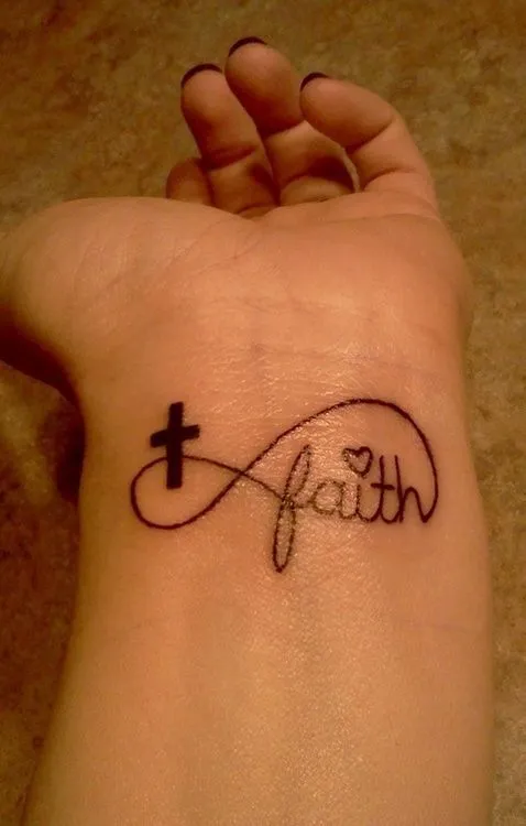 Infinito, Frase: Faith y Cruz - Tatuajes para Mujeres