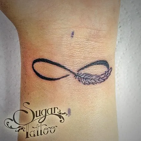 Tatuaje de infinito con pluma - Imagui