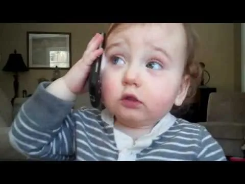 Intensa charla telefónica -bebe hablando por telefono- - YouTube
