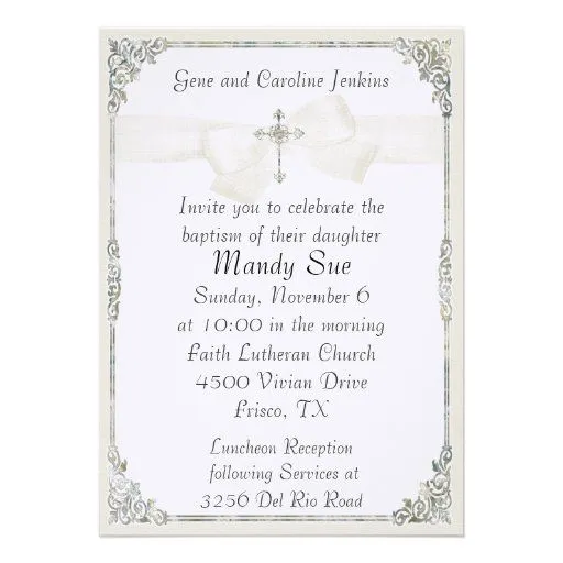 Invitación elegante cruzada blanca del bautismo de Zazzle.