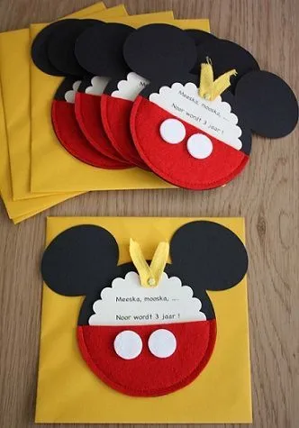 Invitaciones de cumpleaños caseras de Mickey Mouse