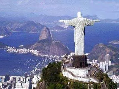 de ipanema mientras desde arriba su cristo redentor parece ofrecer ... de ipanema mientras desde arriba su cristo redentor parece ofrecer ...