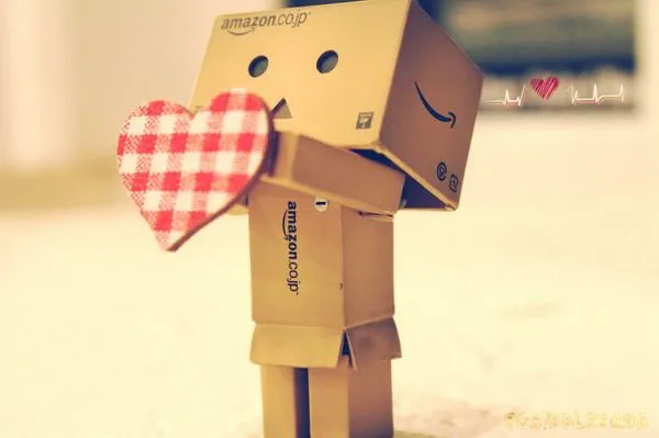 Robot de carton triste - Imagui