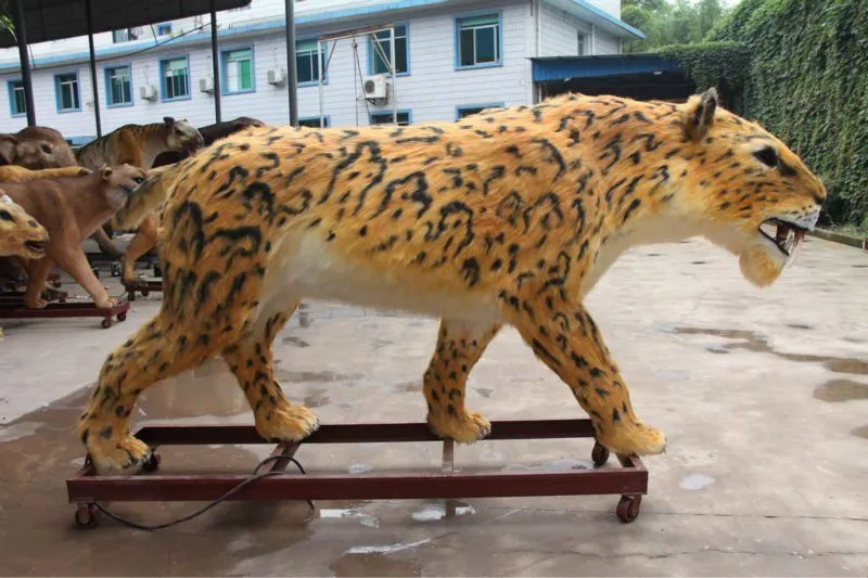Jaguar animada animales smilodon-Otros artículos de parques de ...