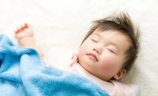 Japón registra menos bebés nacidos en 2014