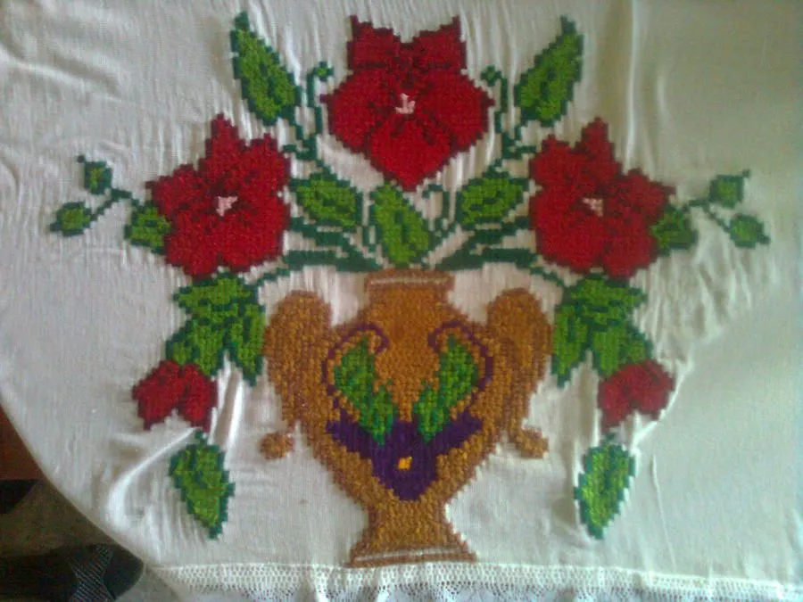 JARRON CON FLORES BORDADO A MANO by Cat117 on DeviantArt JARRON CON FLORES BORDADO A MANO by Cat117 on DeviantArt