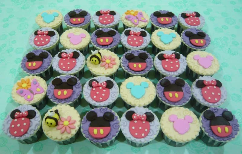 Jenn Cupcakes & Muffins: Mickey and Minnie cuppies Jenn Cupcakes & Muffins: Mickey and Minnie cuppies