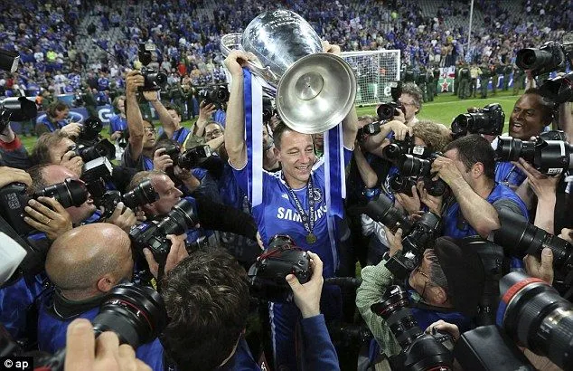 John Terry lifts Europa League trophy in full kit | Daily Mail Online