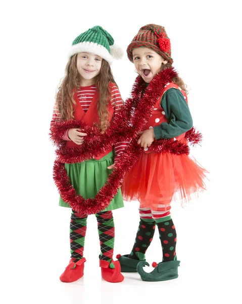 jóvenes elfos de Navidad enredan en garland — Imagen de stock #21427425