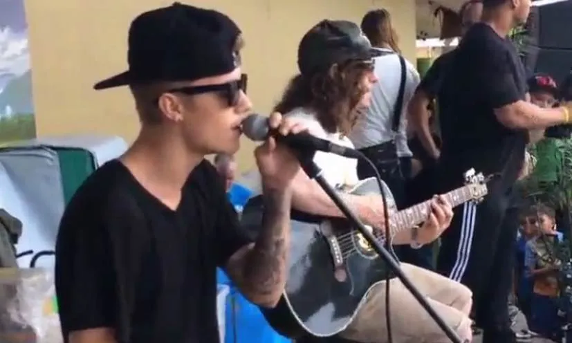 Justin Bieber cantó para los niños afectados por el tifón en ...