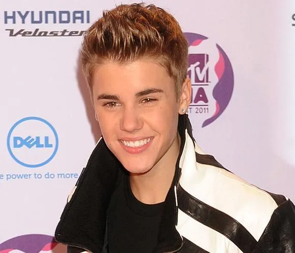 Justin Bieber se gradúa en el instituto | Noticias hola.com