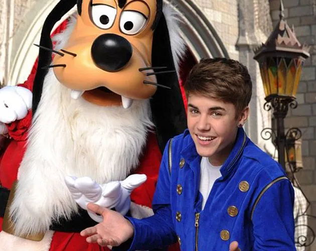 Justin Bieber en el desfile de Navidad de Disney World | Red17