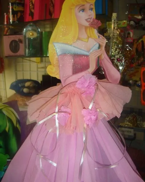 Piñatas de princesa Aurora - Imagui
