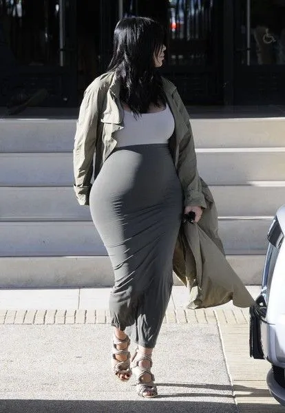 Kim Kardashian Photos: Pregnant Kim Kardashian Out Shopping at ...