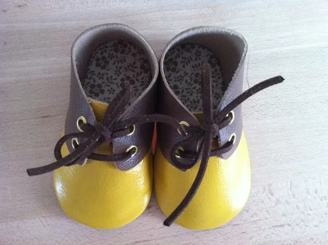 Knitting The Family: Zapatos de bebé hechos a mano
