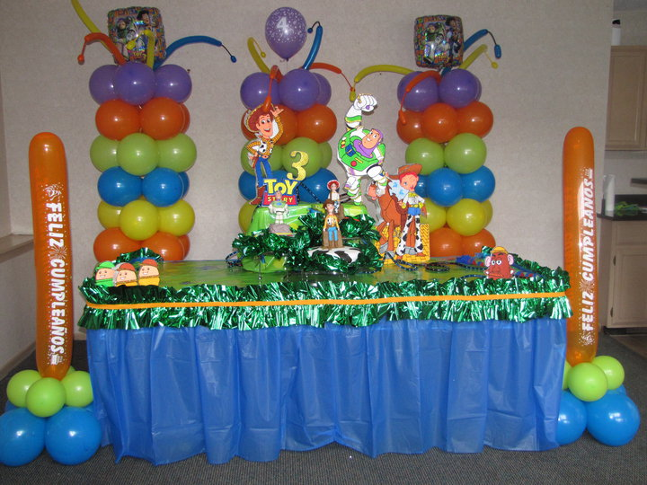 Decoración de mesa principal para fiesta infantil de Toy Story ...