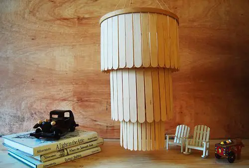 Como hacer una lampara colgante con palitos de madera | Todo ...