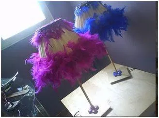 Lámparas con detalles de plumas de Lámparas y Espejos Originales . Lámparas con detalles de plumas de Lámparas y Espejos Originales .
