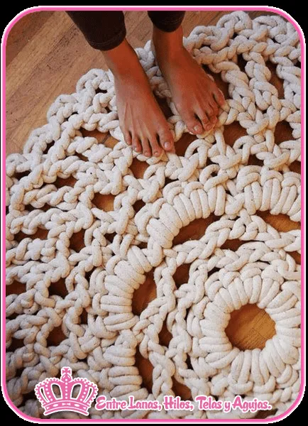 Entre lanas, hilos, telas y agujas: ♥Alfombra tejida con los dedos♥