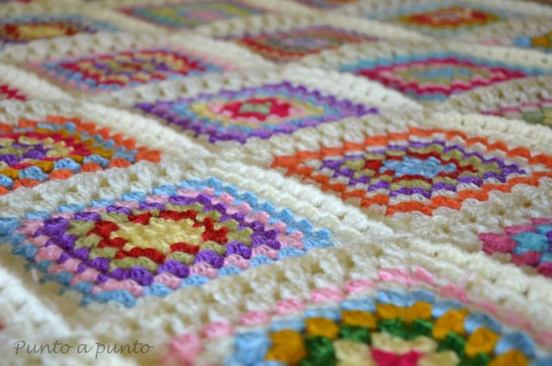 Entre lanas y tramas: {Crochet} Granny Square Blanket o La manta ...