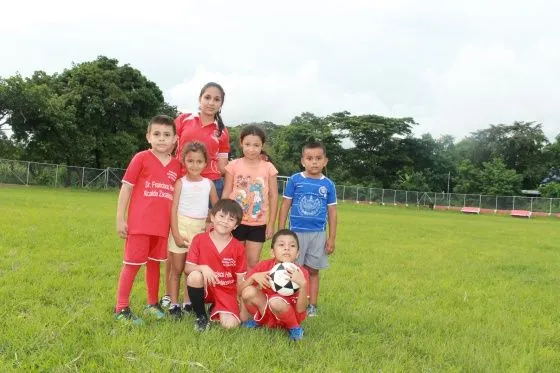 En Latinoamérica, el fútbol le gana el partido a la pobreza ...