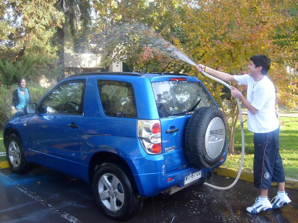 Lavar el coche y dejarlo con brillo – Como lavar carros | Trucos ...