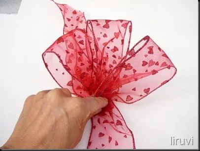 Como hacer lazos para regalos paso a paso - Imagui Como hacer lazos para regalos paso a paso - Imagui