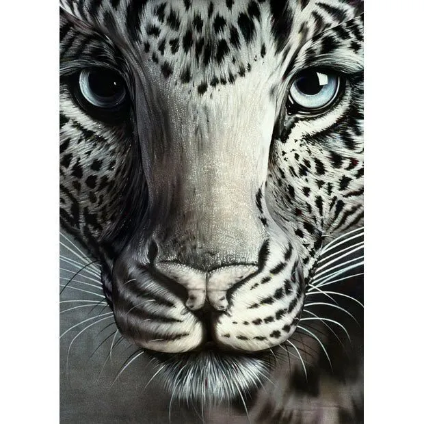 Leopardo y cuerpo de mujer. | Henrys Batista
