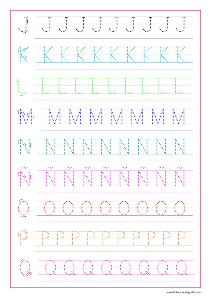 Letras del alfabeto en mayúscula, hojas de caligrafía