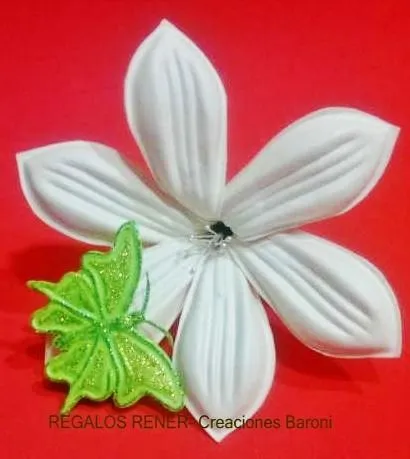 Lilis grande y mariposa en goma eva termoformada | Flores en foami ...