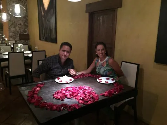 Linda mesa sorpresa para celebrar XV aniversario de casados ...