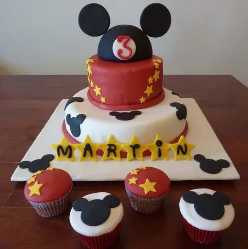 Modelos de tortas de Mikey Mouse de 2 piso - Imagui