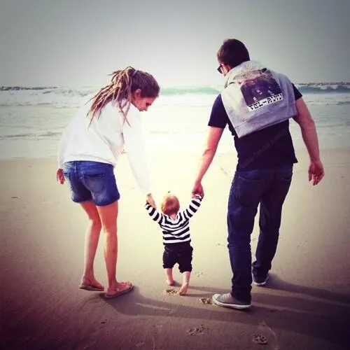 LuuisReuus10 : Tu y Yo,Caminando Por la Playa,Con Nuestro Hijo ...