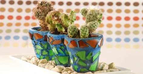 Macetas decoradas con ceramicas - Reciclaje - Guía de MANUALIDADES