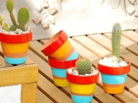 Macetas decoradas para dar vida al balcón o jardín Macetas decoradas para dar vida al balcón o jardín