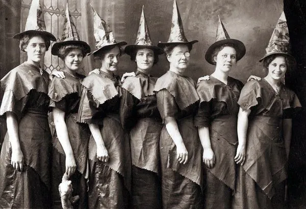 Madame Macabre: Fotos antiguas de brujas.